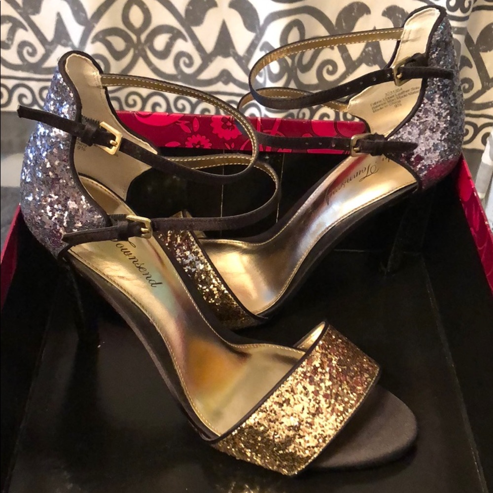 Women heels. Only worn once. Like new.